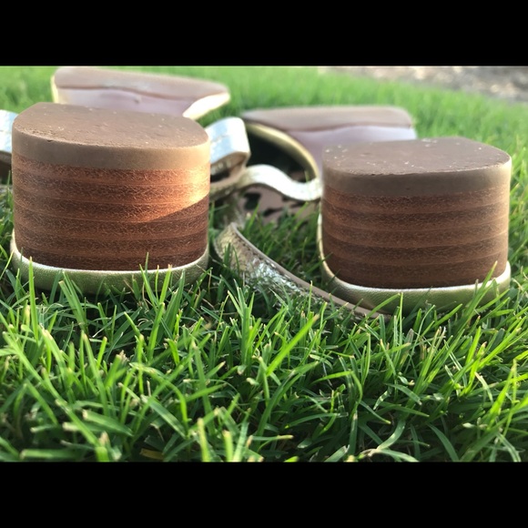 Platinum Tory Burch Logo Sandals with ankle strap - Picture 5 of 7